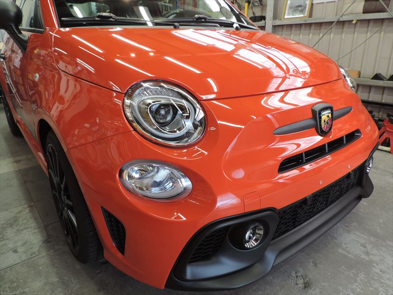 アバルト695：ボディ磨き仕上げとハイグレードガラスコーティング