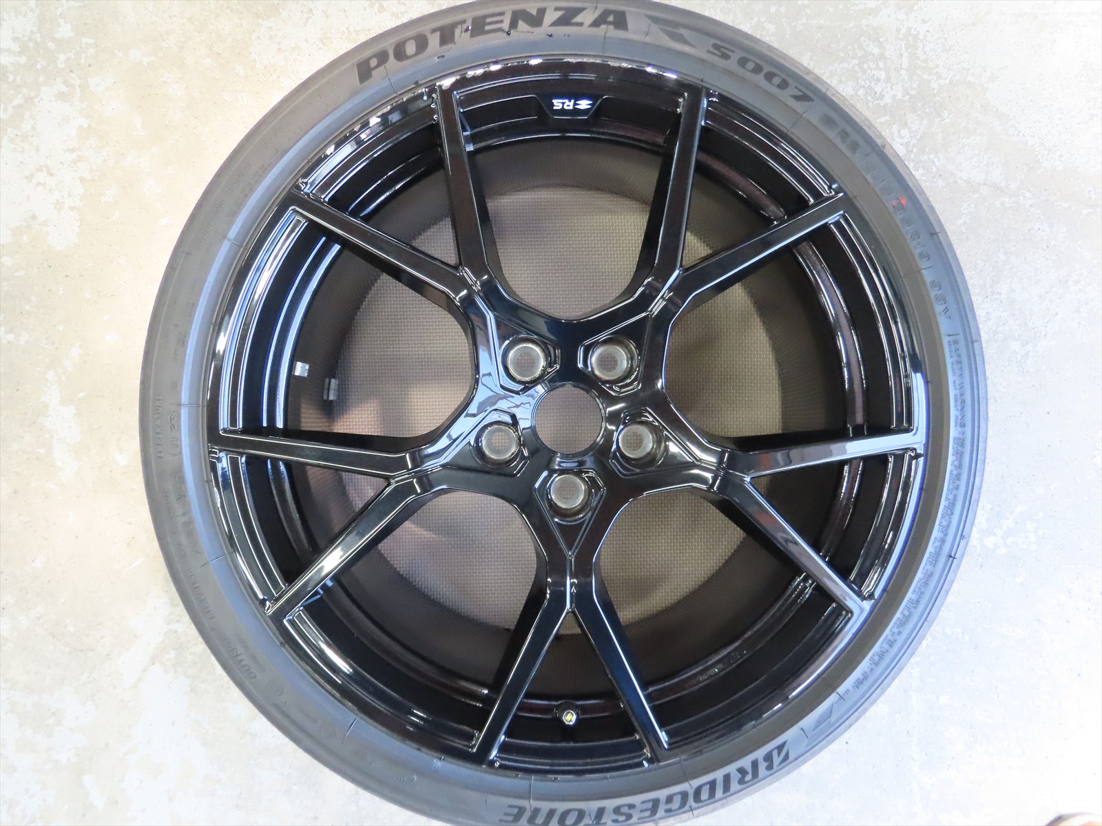 ルノー：メガーヌRS・ウルティムの純正アルミホイール擦りキズグロス