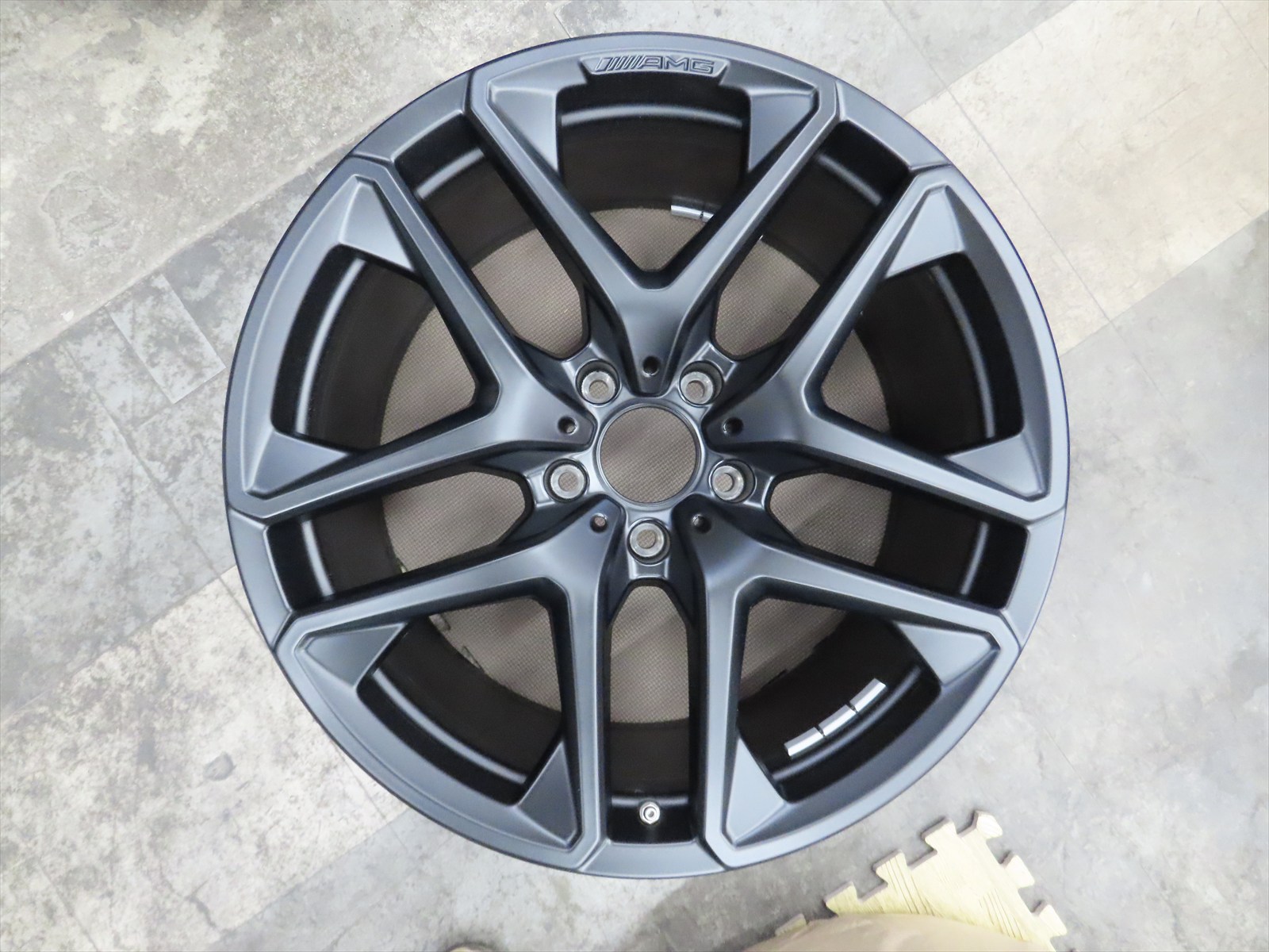 メルセデスベンツ：Gクラス・G63AMGのマットブラック純正アルミ