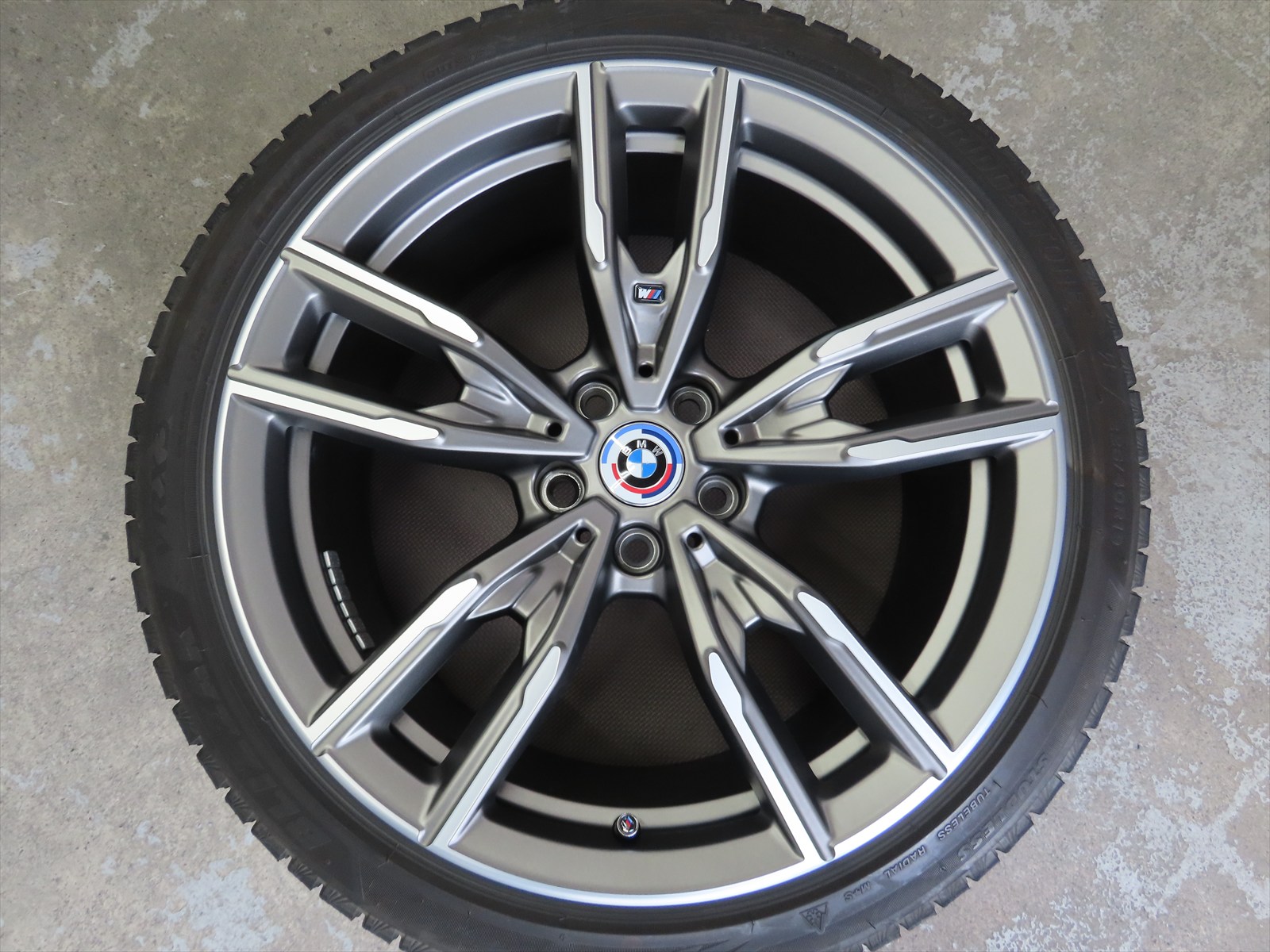 BMW：M440i 純正アルミホイールのダイヤカット仕上げ部分の擦り